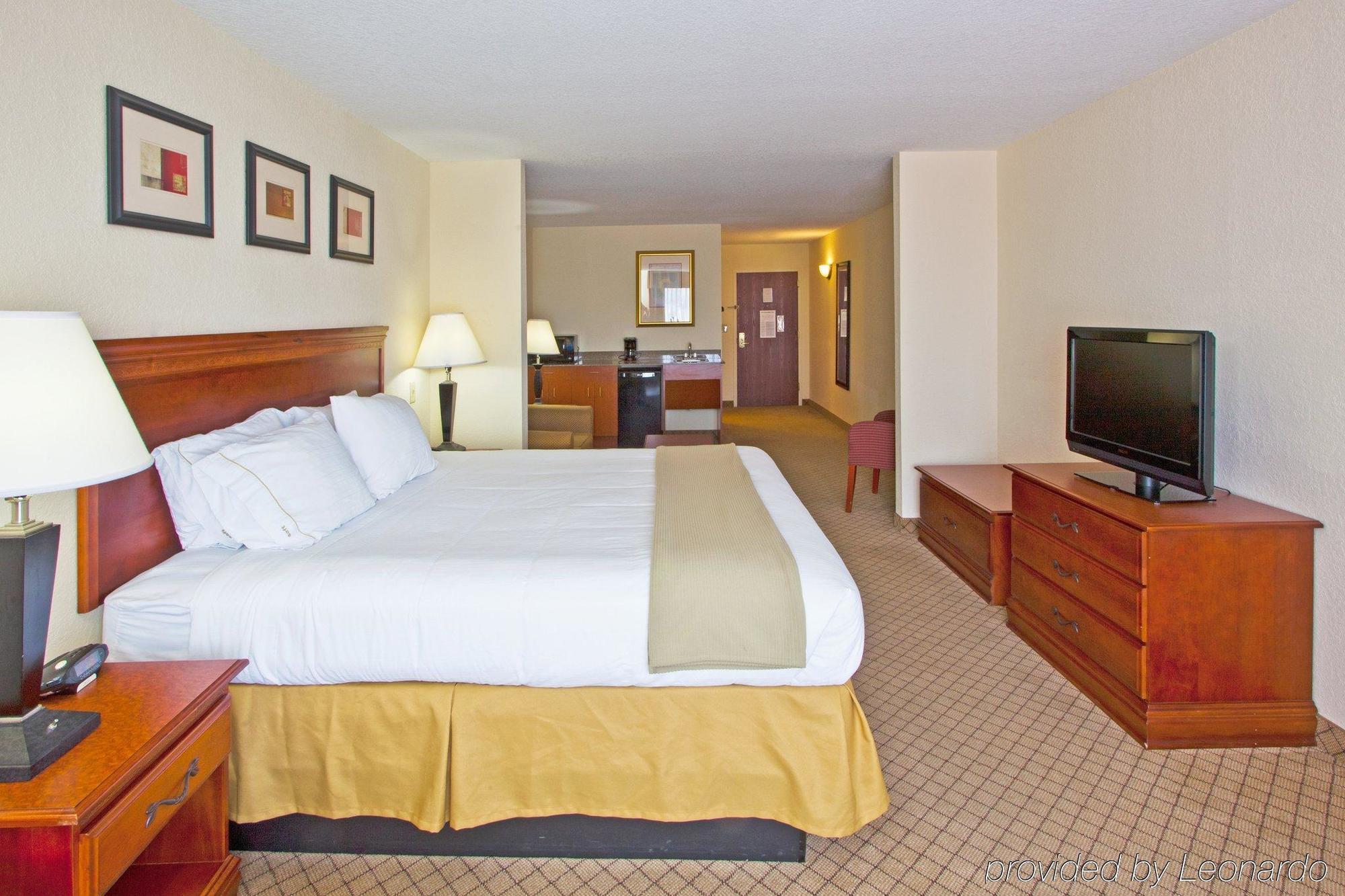Holiday Inn Express Hotel & Suites Tampa-Fairgrounds-Casino By Ihg Mango Quarto foto